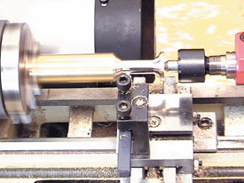 この時、穴開け工程での剛性確保の為、ある程度の太さ（13mmφ位）を残しておくと、加工しやすくなります。