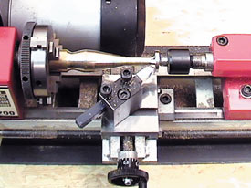 一輪挿しの口の部分につながる曲線を加工していきます