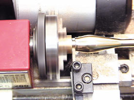 最後に突切りバイト(オプション)で切り離します。