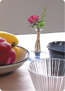 かわいい一輪差しが出来上がりました。 皆さんの工夫とアイデアで、色々なものにチャレンジしてみましょう。