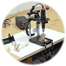 ミスターマイスター・ドリルプレスLITE・小型電動工具用ドリルプレス、ハンドピースグラインダーＨＰ−１５０がボール盤になる。