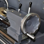 精密旋盤YS-650V／心押台はレバー操作で簡単ロック・アンロック